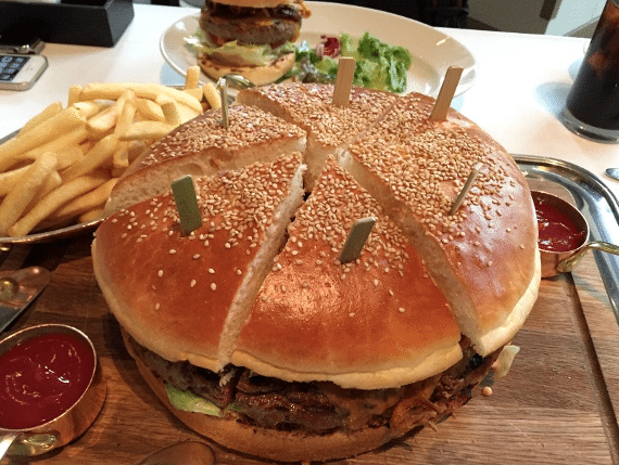 Shingeki-Burger-Tokyo-Oak-2