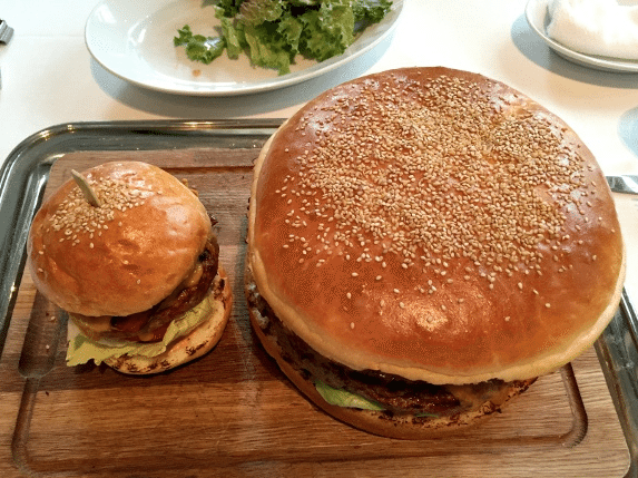 Shingeki-Burger-Tokyo-Oak-8