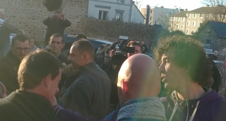 gifle a manuel valls