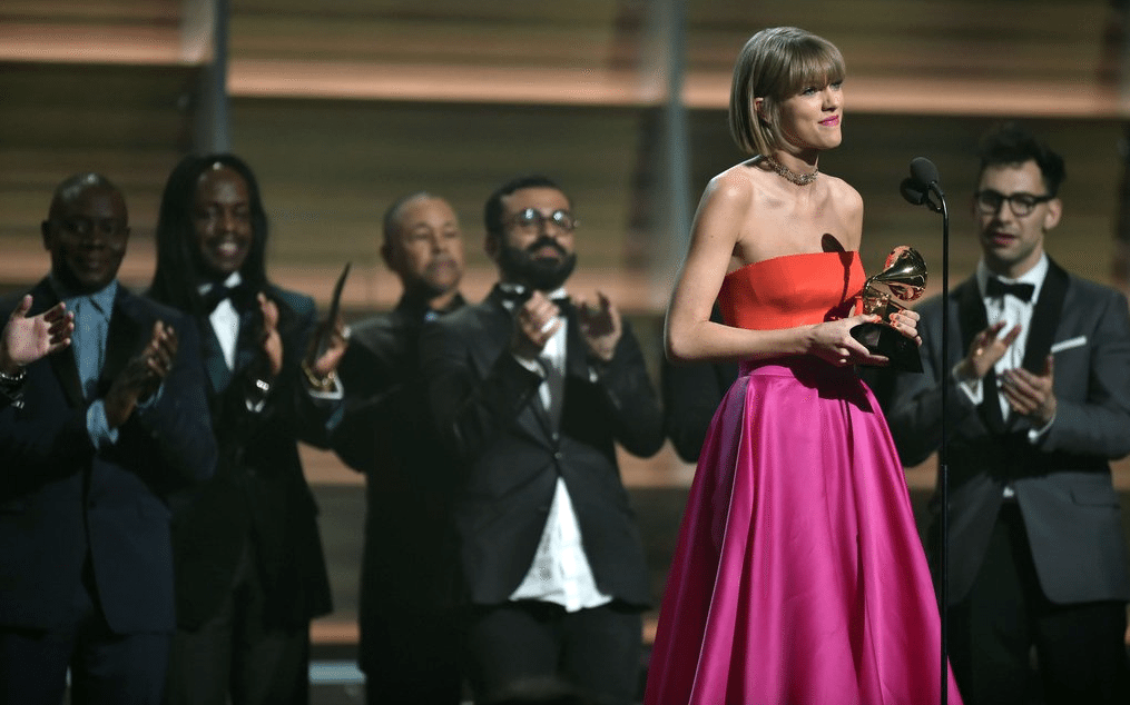 Taylor-Swift-Grammy-Award-2016-2