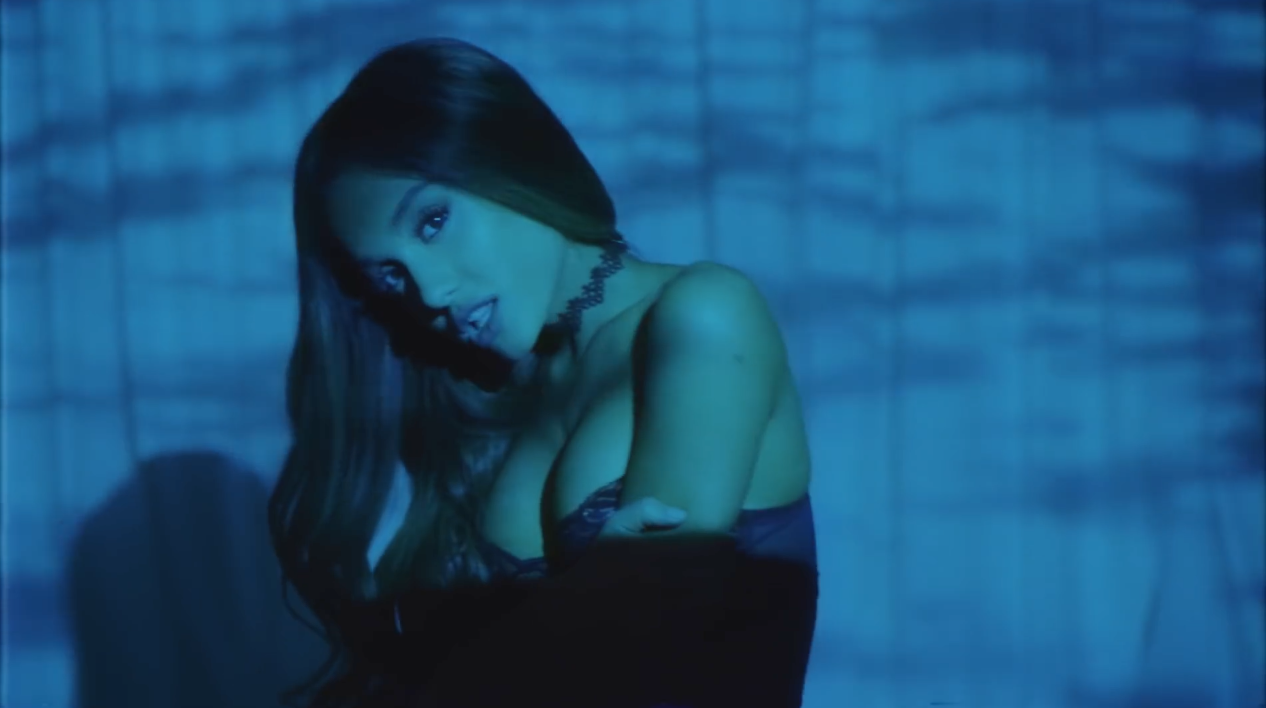 Ariana-Grande-Dangerous-Woman-MV-Visual-I-1