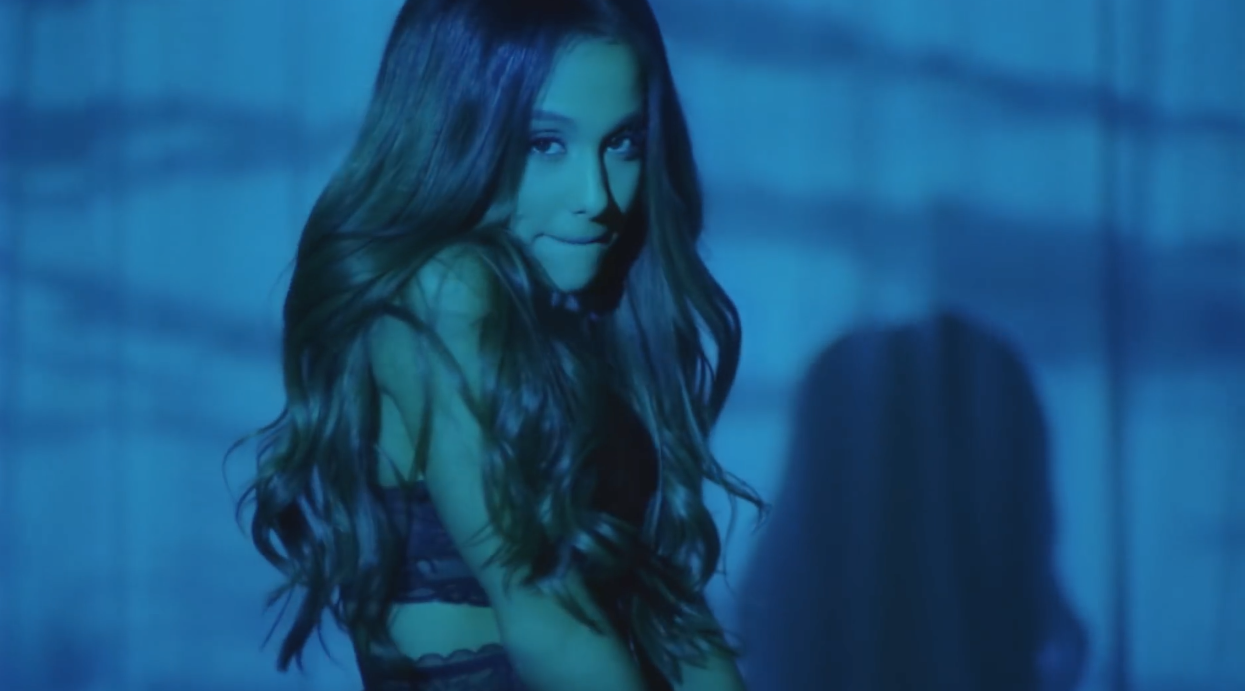 Ariana-Grande-Dangerous-Woman-MV-Visual-I-3