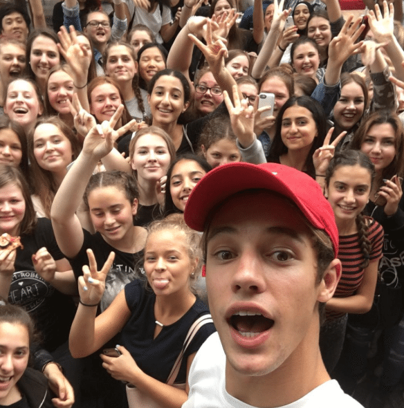 Magcon-Paris-Cameron-Dallas-Pleure-Fans-2