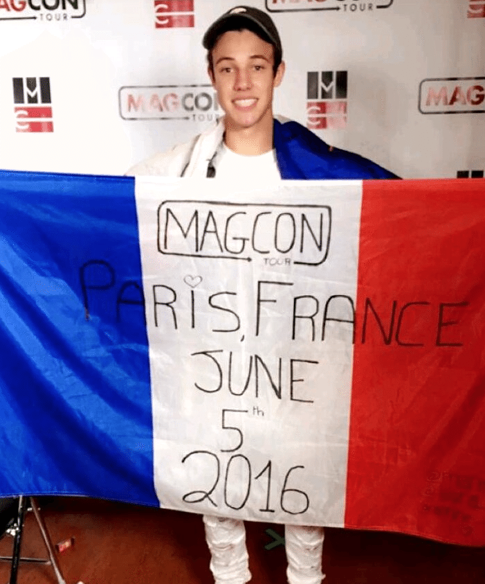 Magcon-Paris-Cameron-Dallas-Pleure-Fans-6